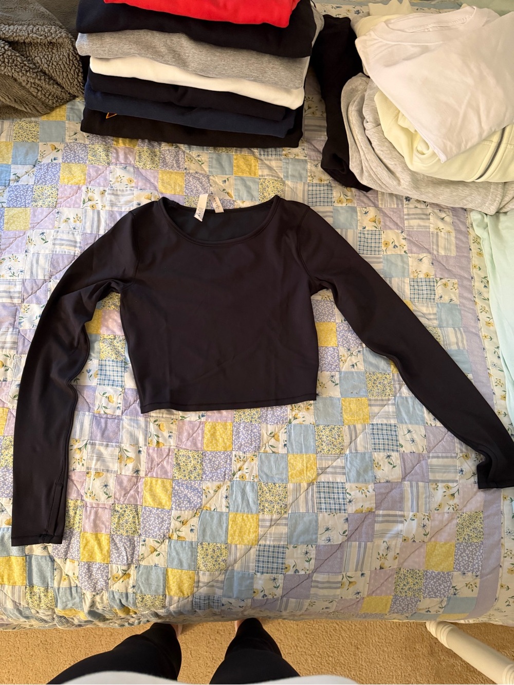 lululemon athletica Black Long-Sleeve Cropped Tee